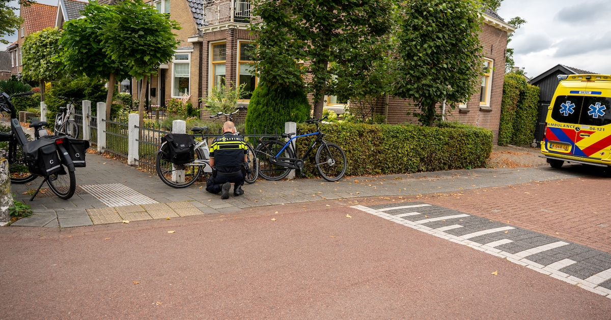 Twee fietsers botsen tegen elkaar in IJsselmuiden