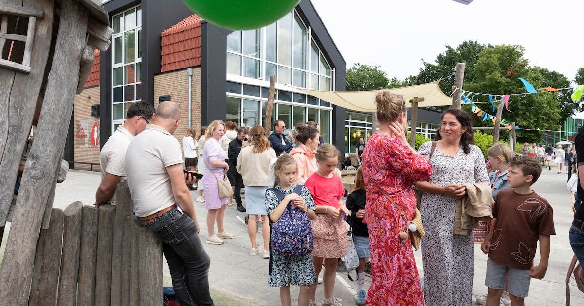 Weg zijn de noodlokalen, bij de Eben Haëzerschool zitten de leerlingen weer op één plek