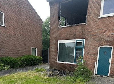 Buurt in Almelo opgeschrikt door woningbrand: ‘Waarschijnlijk bewuste actie’
