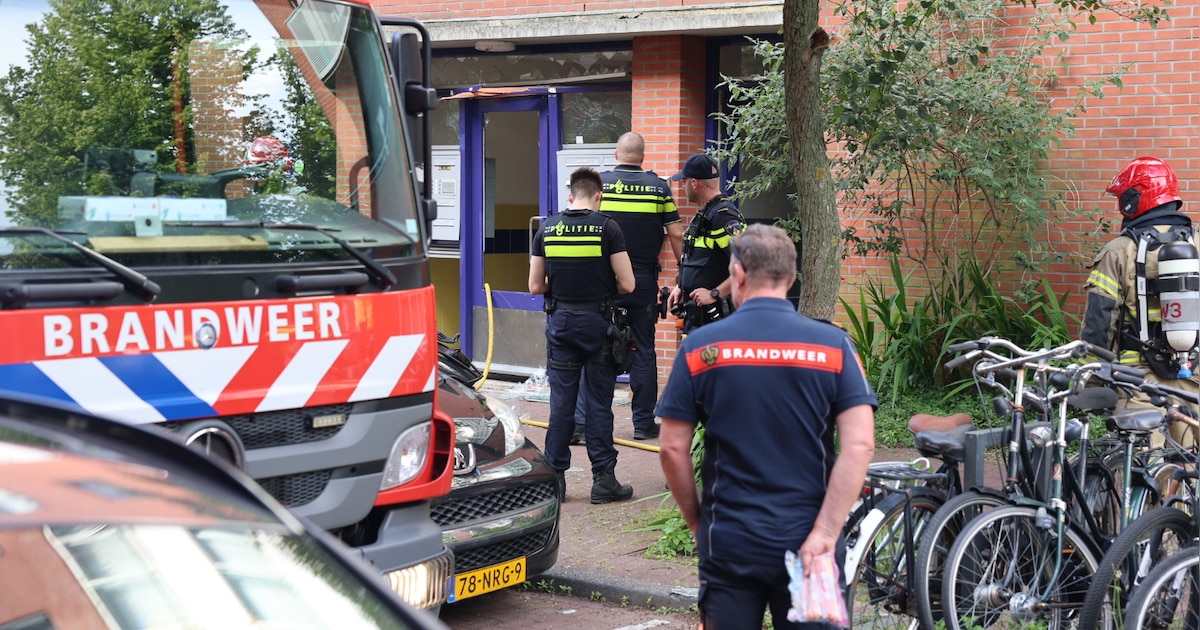 Explosie bij woning aan de Ombilinstraat in Amsterdam, vier personen ademen rook in