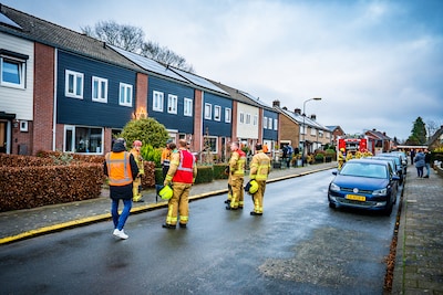 Mogelijke gaslekkage in Wehl, brandweer zoekt naar oorzaak
