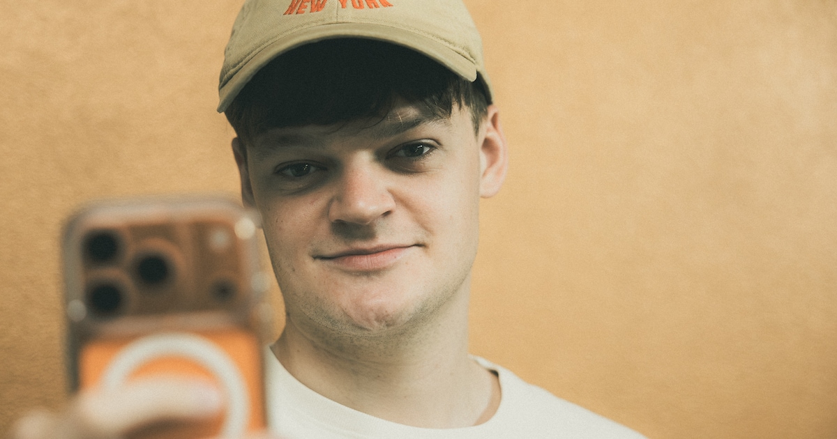Niek (24) filmt zichzelf 13 seconden op een openbaar toilet: video ...