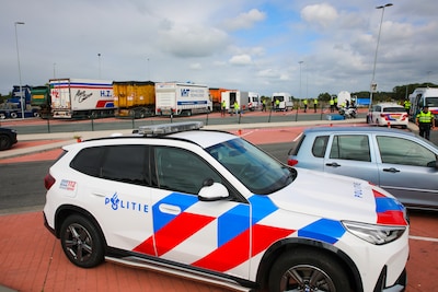 Belastingdienst int ruim 130.000 euro bij grote politiecontrole in ‘t Harde, Apeldoorn en Didam