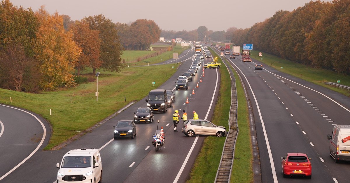 Ongelukken op A28 en A32 zorgen voor files tussen Steenwijk en Zwolle.