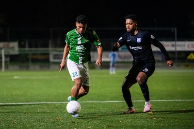 Elikia Mbinga scoort niet tegen SDC Putten, maar wél in de muziek: ‘Ik wil de wereldtop bereiken’