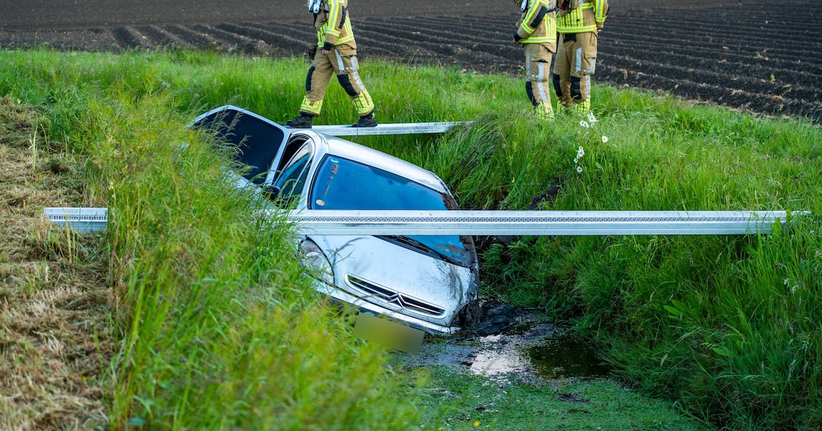 Auto in sloot aangetroffen langs de Kruisboog bij Zeewolde