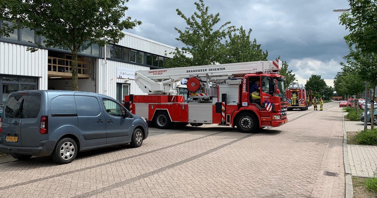brandweer-rukt-uit-voor-vlammen-uit-schoorsteen-huisdierencrematorium