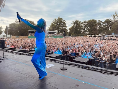 Miss Montreal heeft speciale band met Enschede: ‘Ik heb in elke kroeg het dak eraf gezopen’