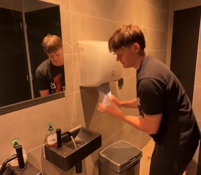 13 seconden, 29 miljoen views: ongemakkelijk wc-moment van Niek uit Zwolle gaat harder viraal dan Ki