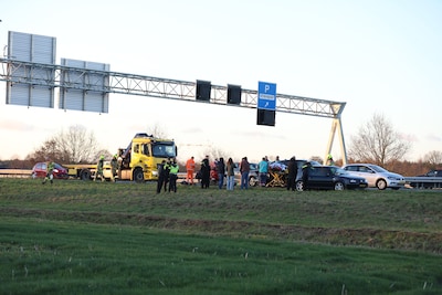 Drie voertuigen en motor betrokken bij ongeval op de A1 bij Terschuur