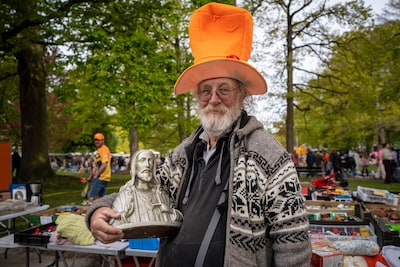 Van een Jezus-beeld tot een speelgoedpistool: dit zijn de pronkstukken op de Apeldoornse kleedjesmar