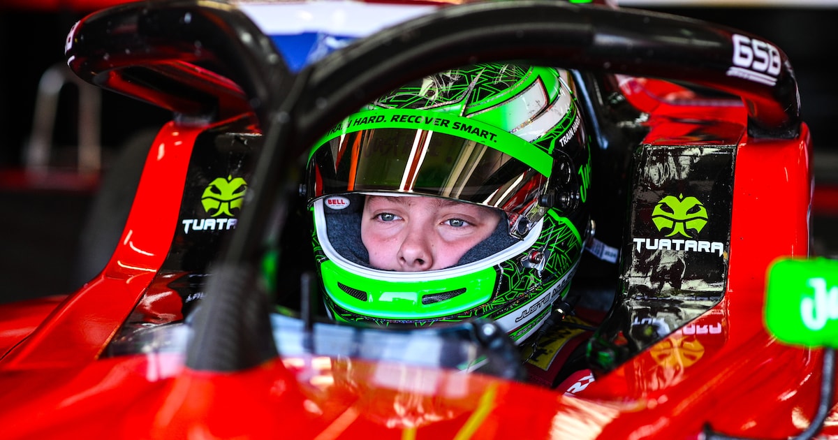Juste Mulder (15) schrijft autosportgeschiedenis bij Formule 4-debuut