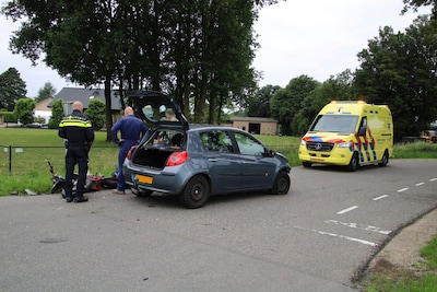 Brommerrijder in sloot na ongeval op Briellaerdseweg in Barneveld