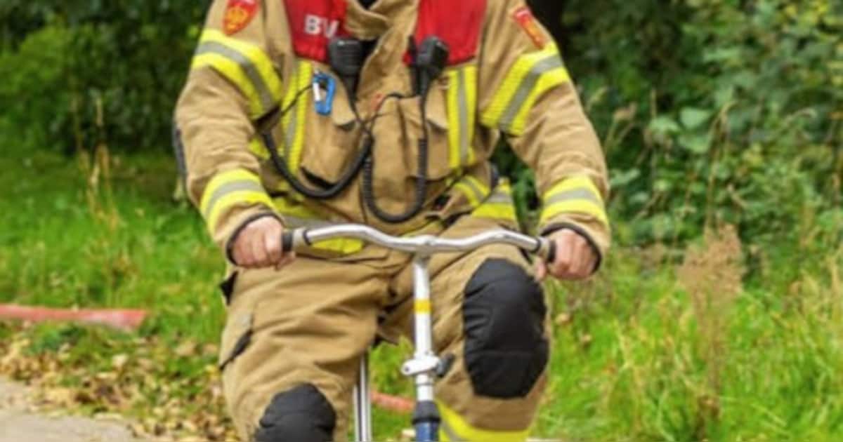 Nijkerker Bart van Veldhuisen geëerd na ruim 24 jaar bij de brandweer