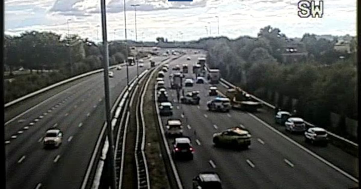 Drie rijstroken dicht door ernstig ongeluk op A50.