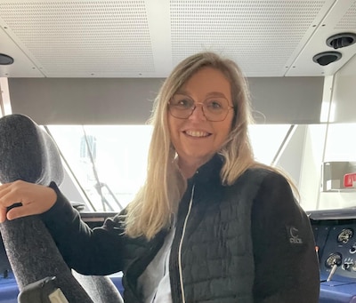 Joke (56) uit Hengelo solliciteerde als touringcarchauffeur, nu raast ze met 160 kilometer per uur d
