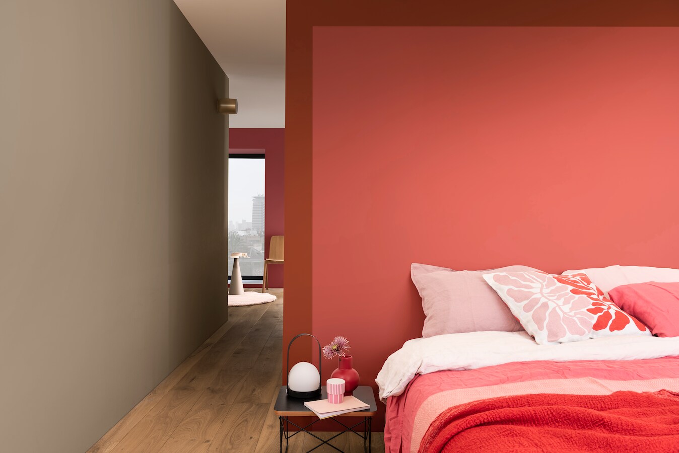 Wil je een nieuwe kleur voor een muur, neem dan spullen mee die zich al in de ruimte bevinden.