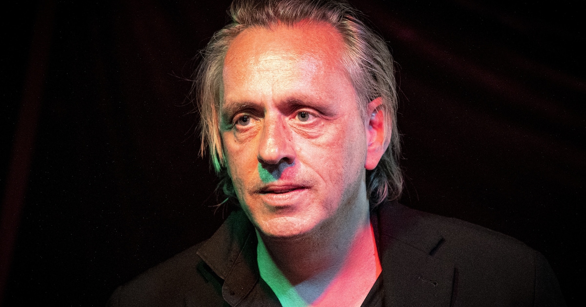 Marcel van Roosmalen signeert op de Velleper Donderdag, die hij haat én ...