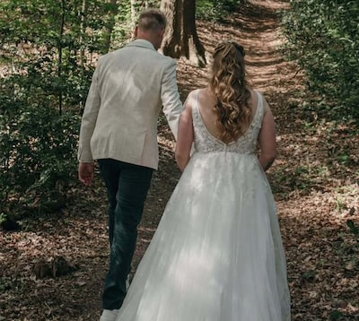 Stel van mislukte ChatGPT-bruiloft doet nu verhaal: ‘Gemeenteambtenaar zat erbij, maar vond ingrijpe