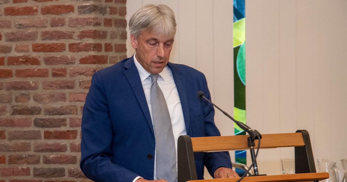 Wethouder spaart niemand in afscheidsspeech, burgemeester grijpt in: ‘Dit gaat wel heel ver’