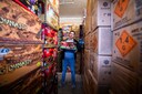 Apeldoorn gaat voor het derde jaar een vuurwerkverbod hanteren. Toch is vuurwerk populair in de gemeente, ziet vuurwerkverkoper Edwin de Vries (21).