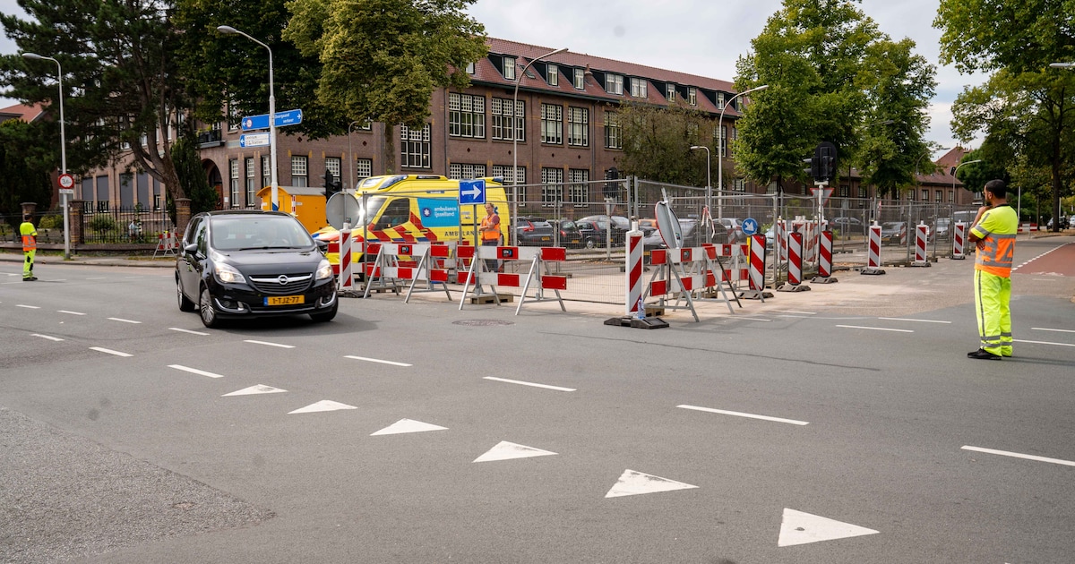 Grote verzakking op kruispunt jaagt gemeente Deventer op kosten