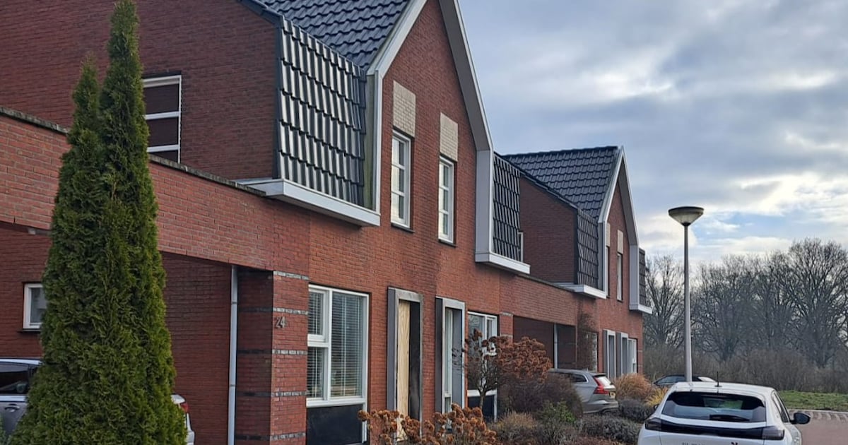 In de vroege ochtend klinkt een enorme knal door Pegasusstraat en ligt een voorruit aan diggelen