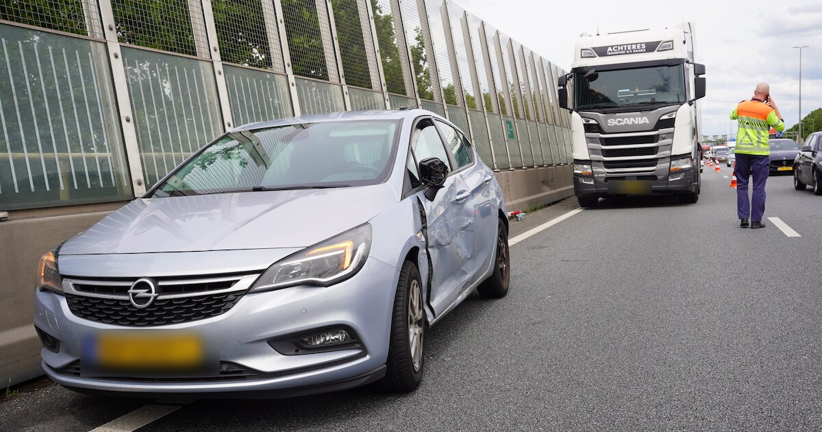 Auto en vrachtwagen in botsing op A28 ter hoogte van Zwolle
