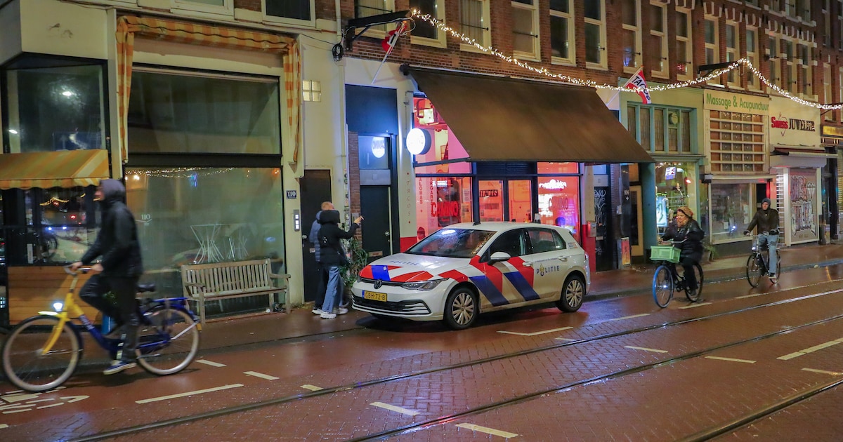 Lichtgewonde bij woningoverval aan de Kinkerstraat in Amsterdam