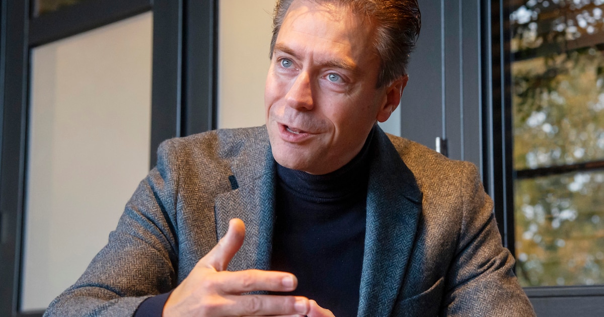 SGP-lijsttrekker Chris Stoffer gaat in thuisdorp Elspeet in gesprek met bewoners