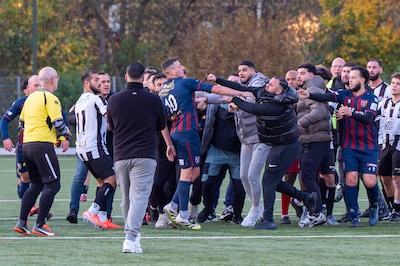 Rake klappen bij uit de hand gelopen Arnhemse derby: ‘Dit hoort niet op een voetbalveld thuis, treur