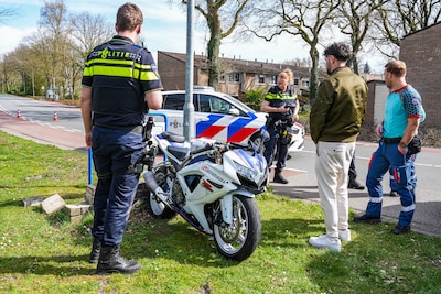 Motorrijder gewond na val op Brinkenweg in Emmen