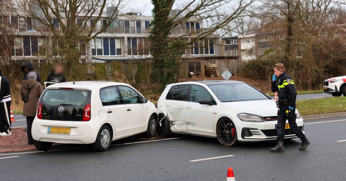 Schade bij botsing op de Houtribdreef in Lelystad