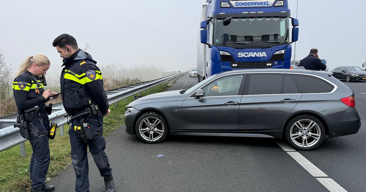 Vrachtwagen raakt auto op A1: twee rijstroken dicht bij Deventer