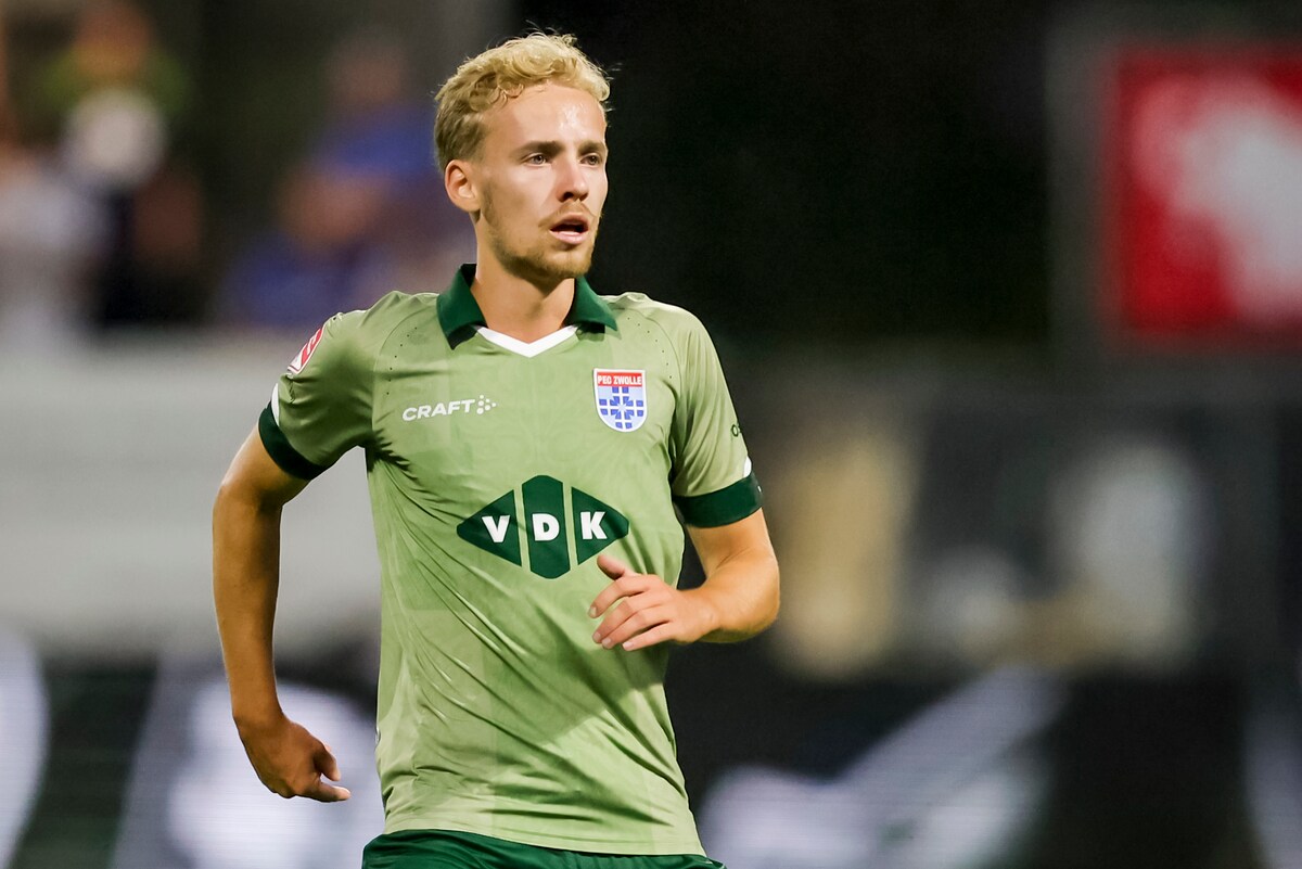 Dean Huiberts ontbreekt bij PEC Zwolle in de wedstrijd tegen FC Dordrecht.