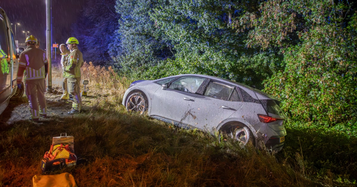 Auto crasht op A27 bij Eemnes