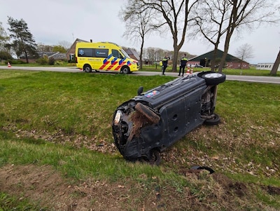Auto belandt in de greppel naast N316 in Vorden