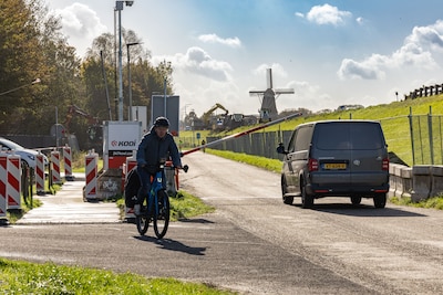 Het leek een slim plan tegen sluipverkeer hier tussen Deventer en Zwolle, tot het geheime nummer mas