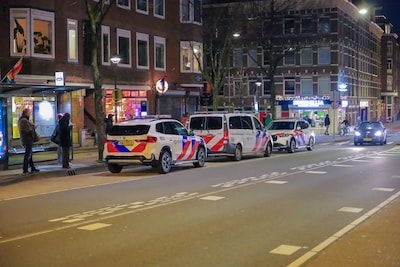 Medewerkers van winkel in Amsterdam-West met mes bedreigd tijdens overval