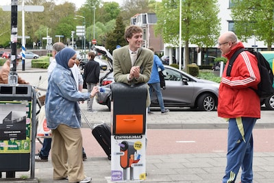 Pablo (25) ziet mensen in vuilnisbakken duiken en denkt: dit kan anders. Zijn idee moet Zwolle verov