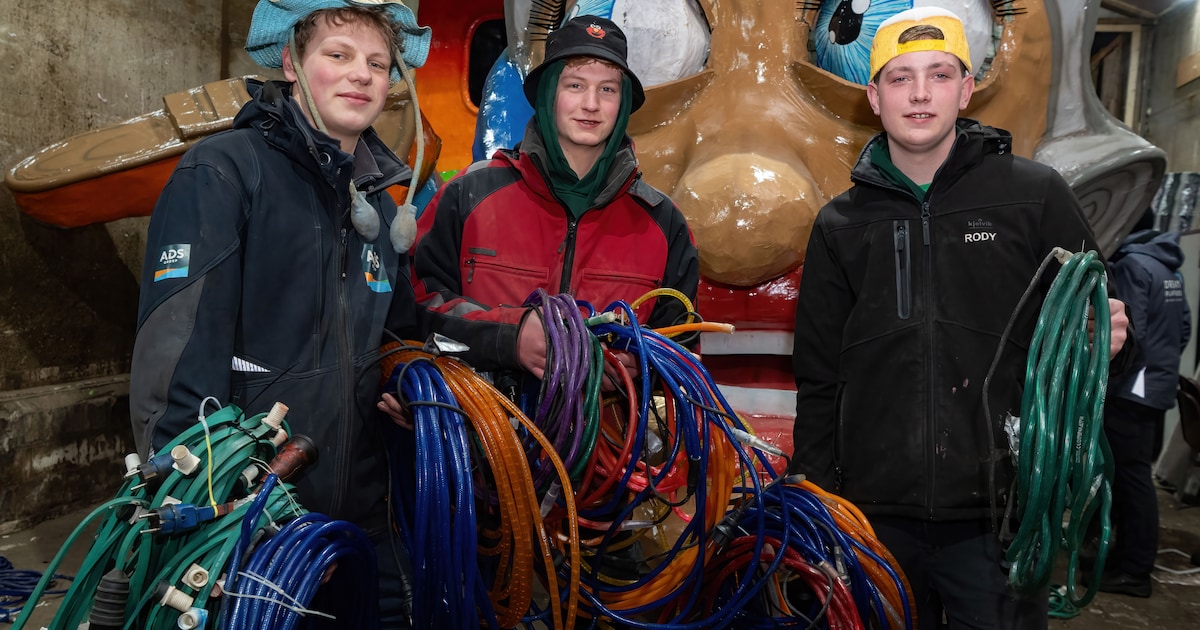 Lisa en Rody stampen 1,5 kilometer aan lampjes in carnavalswagen, maar verwachten er weinig van