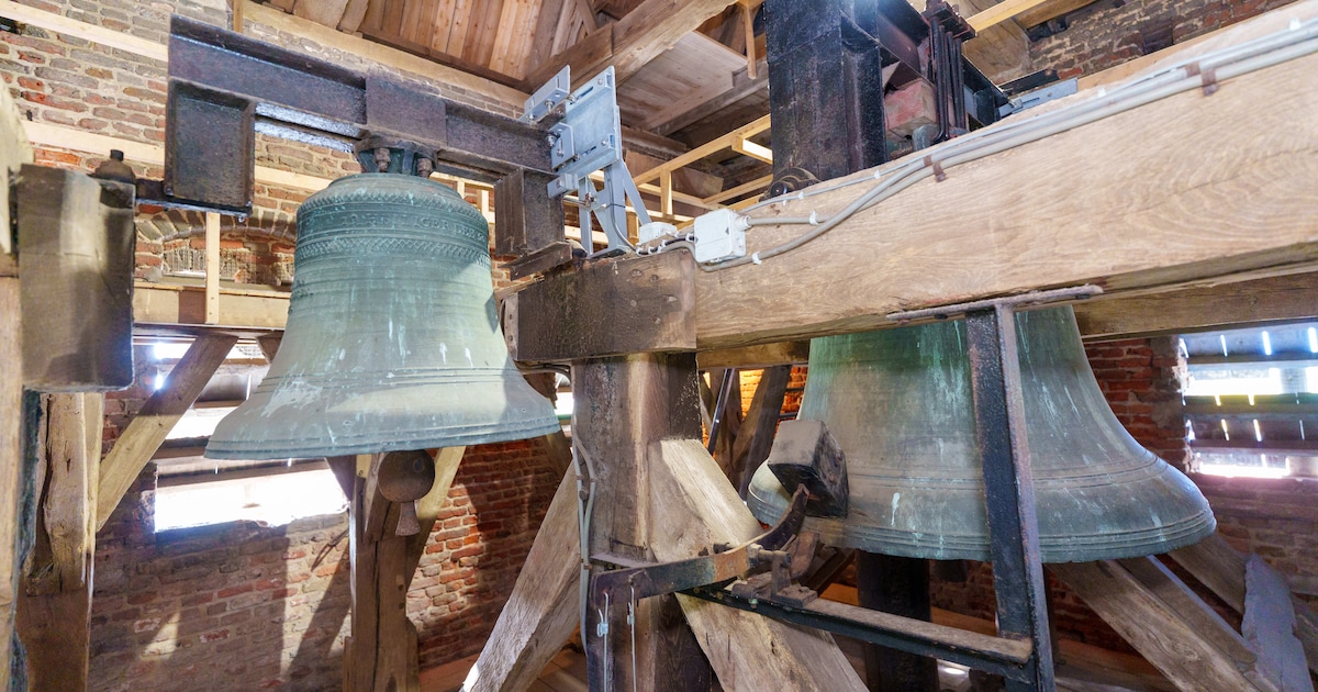 Klokken luiden in Wijhe ter herdenking van bevrijding