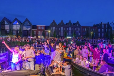 Gracht in Amersfoort voor de vijfde keer omgetoverd tot feestterrein waar ook ‘bekende Nederlanders’