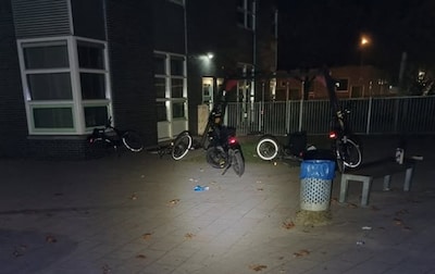 Jongeren op schoolplein aangevallen door mannen uit auto
