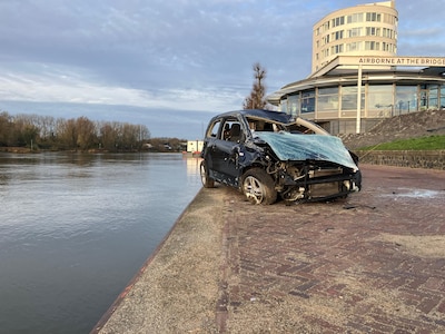 Binnenstadbewoners niet verrast door bizar ongeluk tot randje van de Rijn: ‘Het is een racebaan’