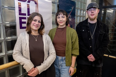 Abigail (23) was jaloers op vriendinnetjes met zangles, nu staat ze wekelijks op het podium