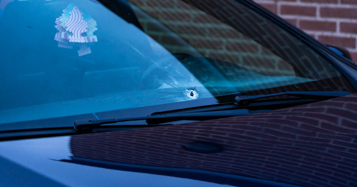 Vier vrouwen in auto beschoten: ‘Ineens stond er een man met een wapen’