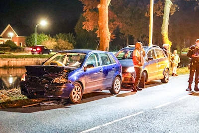 Vrouw mee met politie na ongeval op kruising in Klazienaveen
