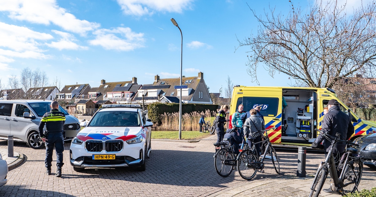 Meisje op fiets aangereden door bestelbus in Urk