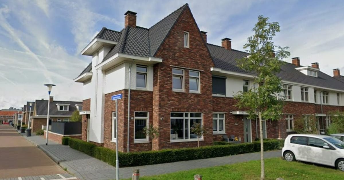 Gespot op Funda: deze hoekwoning tussen kanaal en winkels is instapklaar